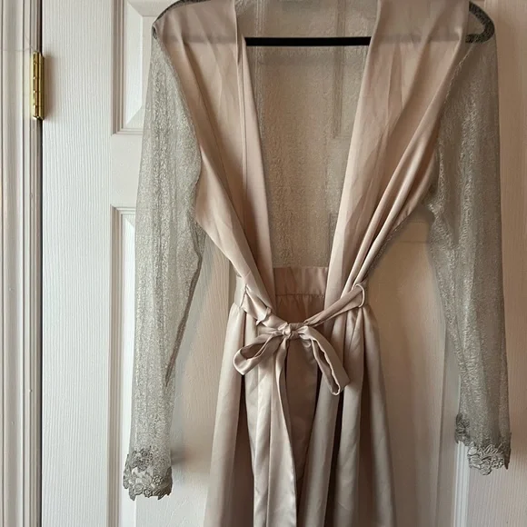 Flora Nikrooz Showstopper Charmeuse Cover-Up Robe
